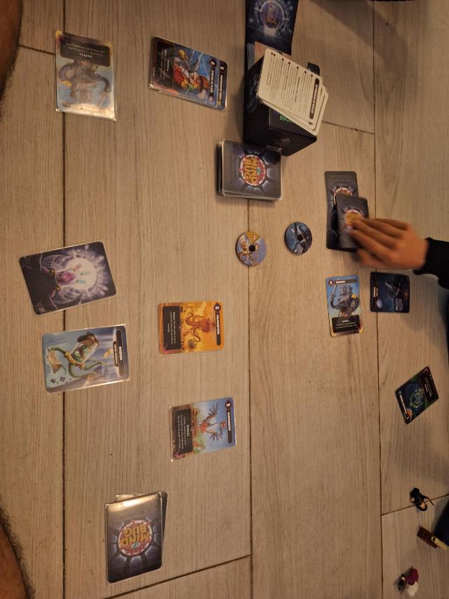 Mindbug: Beyond Evolution on the table, photo by Artur Rodríguez Coma