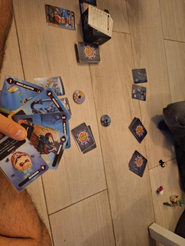 Mindbug: Beyond Evolution on the table, photo by Artur Rodríguez Coma