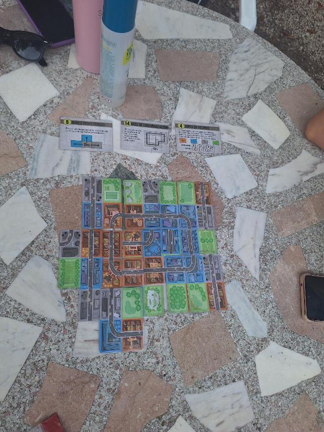 Sprawlopolis on the table, photo by Artur Rodríguez Coma