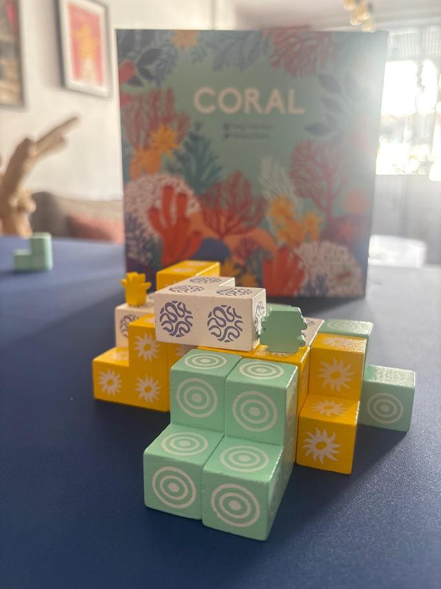 Coral sul tavolo, foto di Alba Lo