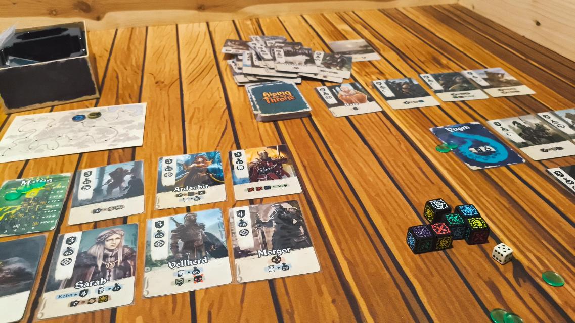 Rising for the Throne on the table, photo by Mochilo