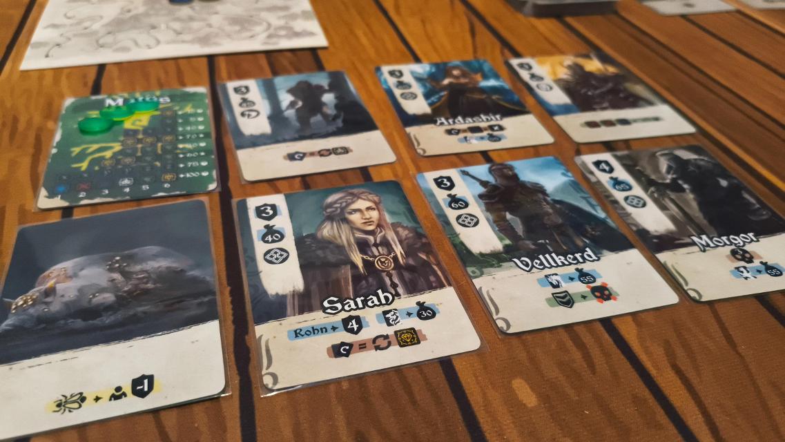 Rising for the Throne on the table, photo by Mochilo