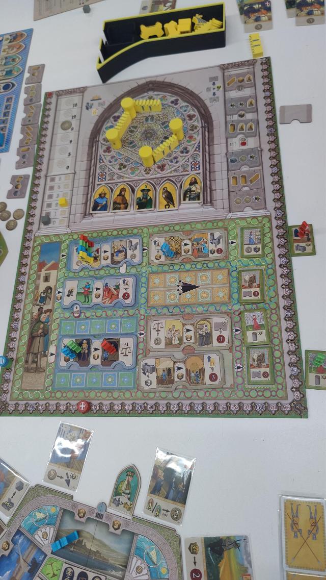 Stupor Mundi on the table, photo by Kabra