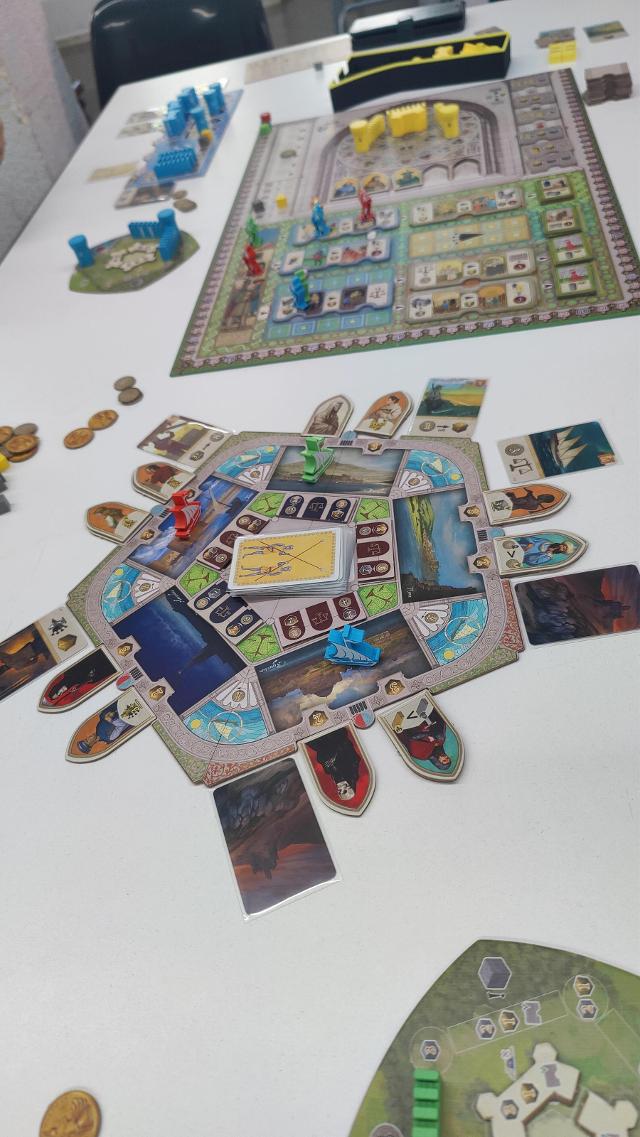 Stupor Mundi on the table, photo by Kabra