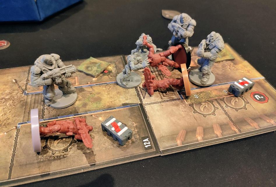 Gears of War: Das Brettspiel auf dem Tisch, Foto von Mario Estruch