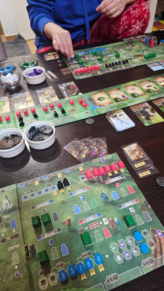 Paladins of the West Kingdom pöydällä, kuva: Gent Canaj