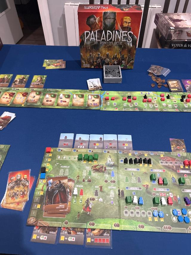 Paladins of the West Kingdom pöydällä, kuva: David