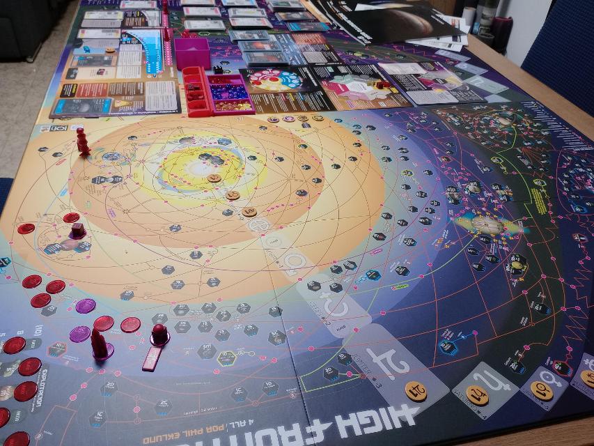 High Frontier 4 All sobre la taula, foto de carlos11tgn