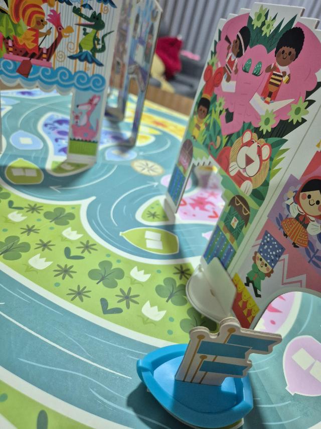 Disney It's a Small World Game on the table, photo by Jefrey Solis Vindas