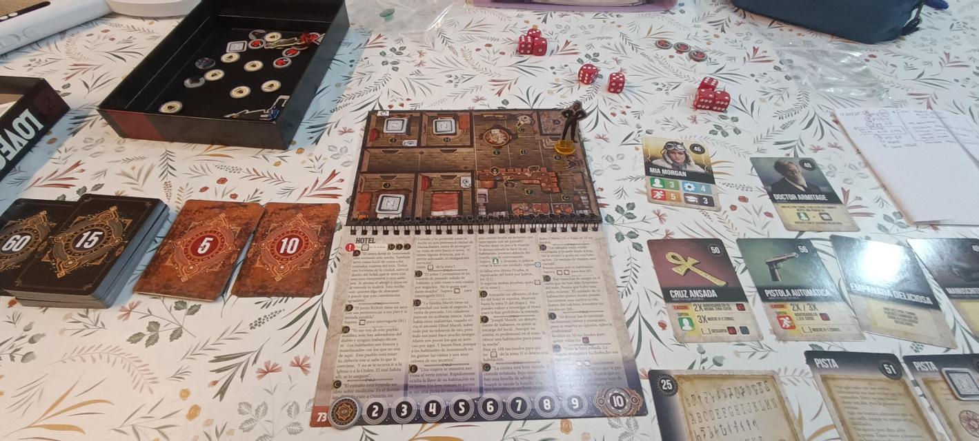 Aventura Z: Vol 1 Lovecraft on the table, photo by Viafora - Francesc