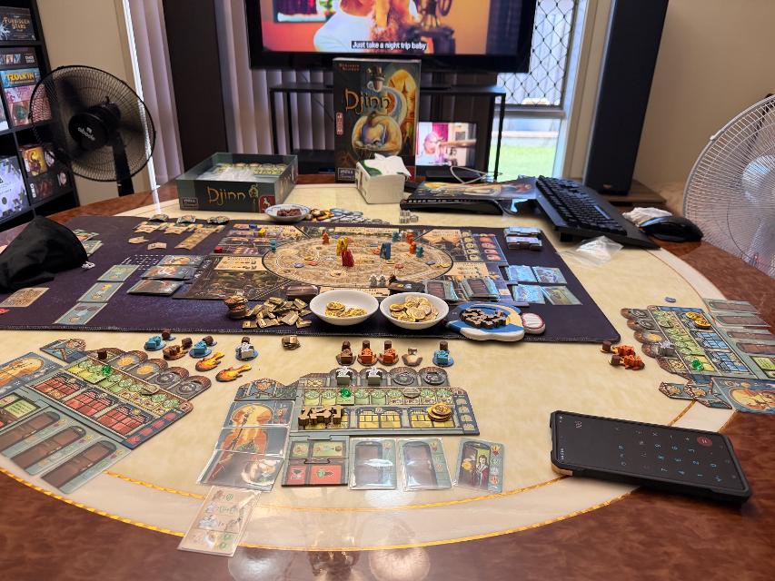 Djinn sobre la taula, foto de Paige