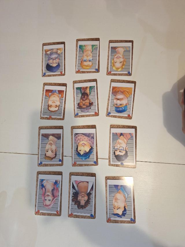 Unusual Suspects on the table, photo by Artur Rodríguez Coma