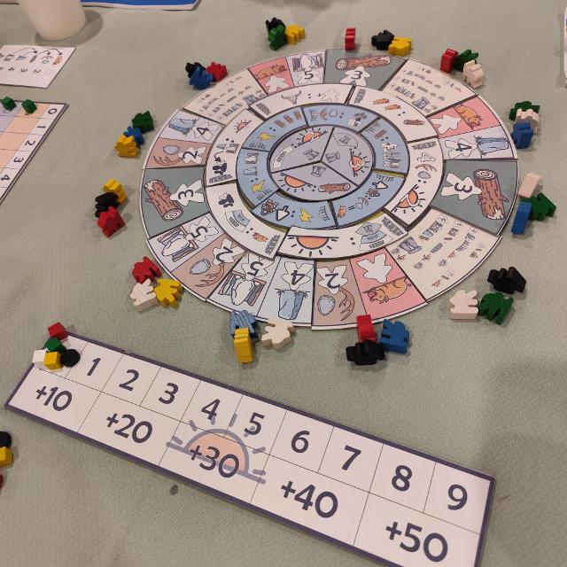 Unpublished Prototypes na stole, zdjęcie: Jaime Mayol