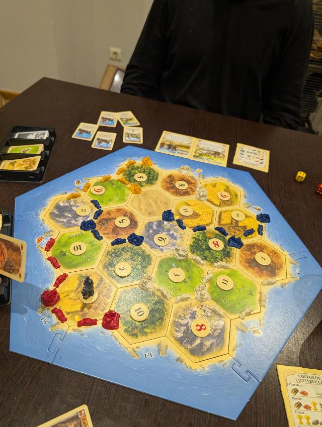 Catan: 25th Anniversary Edition sobre la taula, foto de Alba