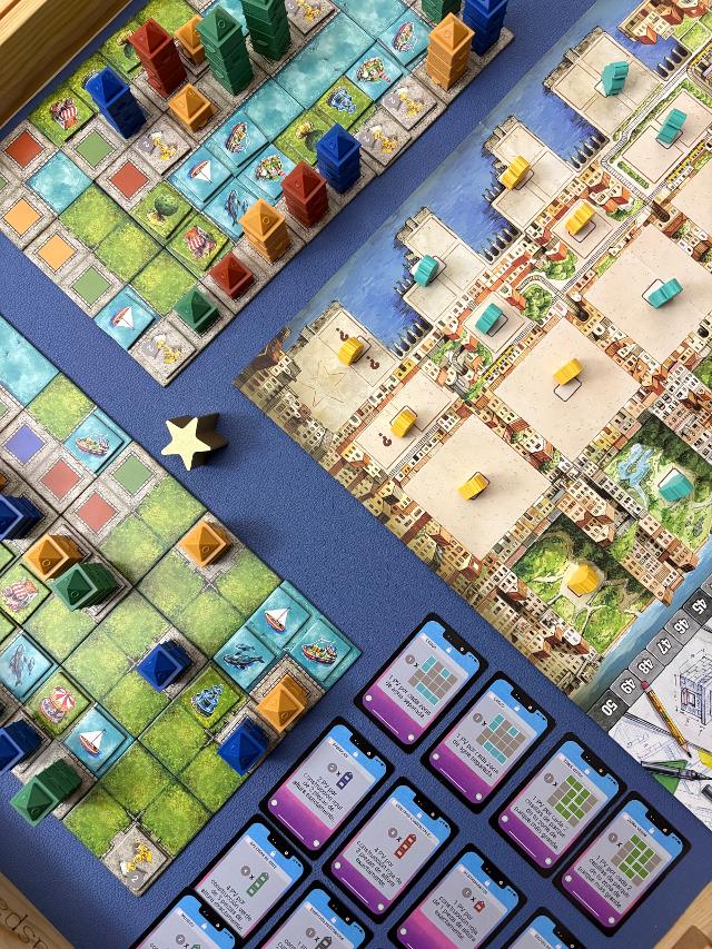 Cities på bordet, bilde av Grouchina