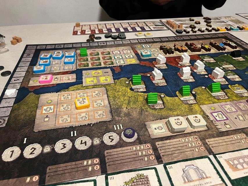 Gentes: Deluxified Edition az asztalon, fotó: Bruno Circulo Friki