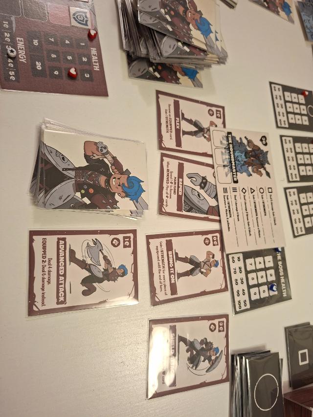 Small-Time Heroes: Base Box na stole, foto: Artur Rodríguez Coma
