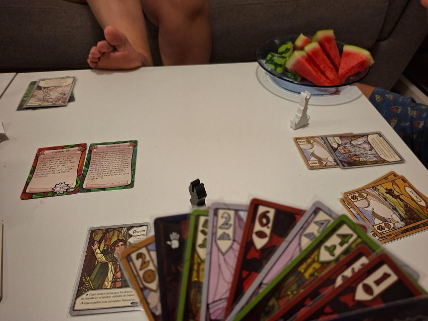 Il Signore degli Anelli: Le Due Torri – Trick-Taking Game sul tavolo, foto di Artur Rodríguez Coma
