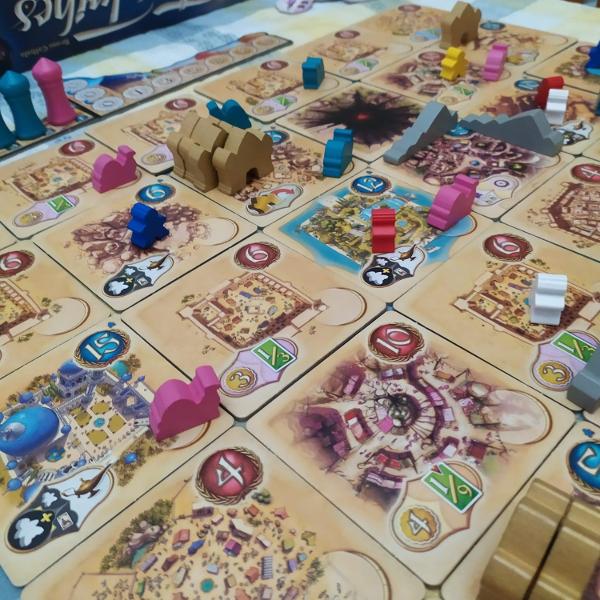 Five Tribes: The Djinns of Naqala on the table, photo by Nori