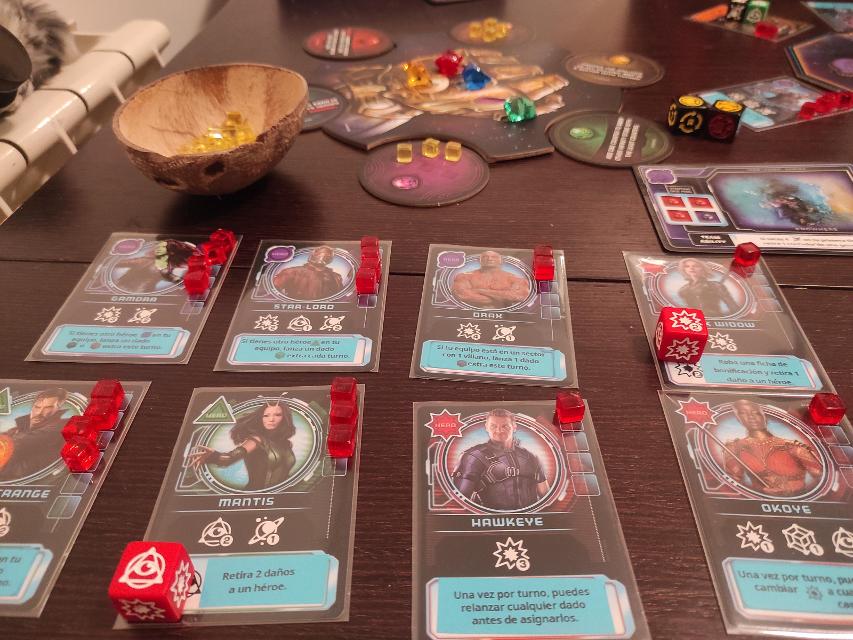 Thanos Rising: Avengers Infinity War sobre la taula, foto de Pauliss