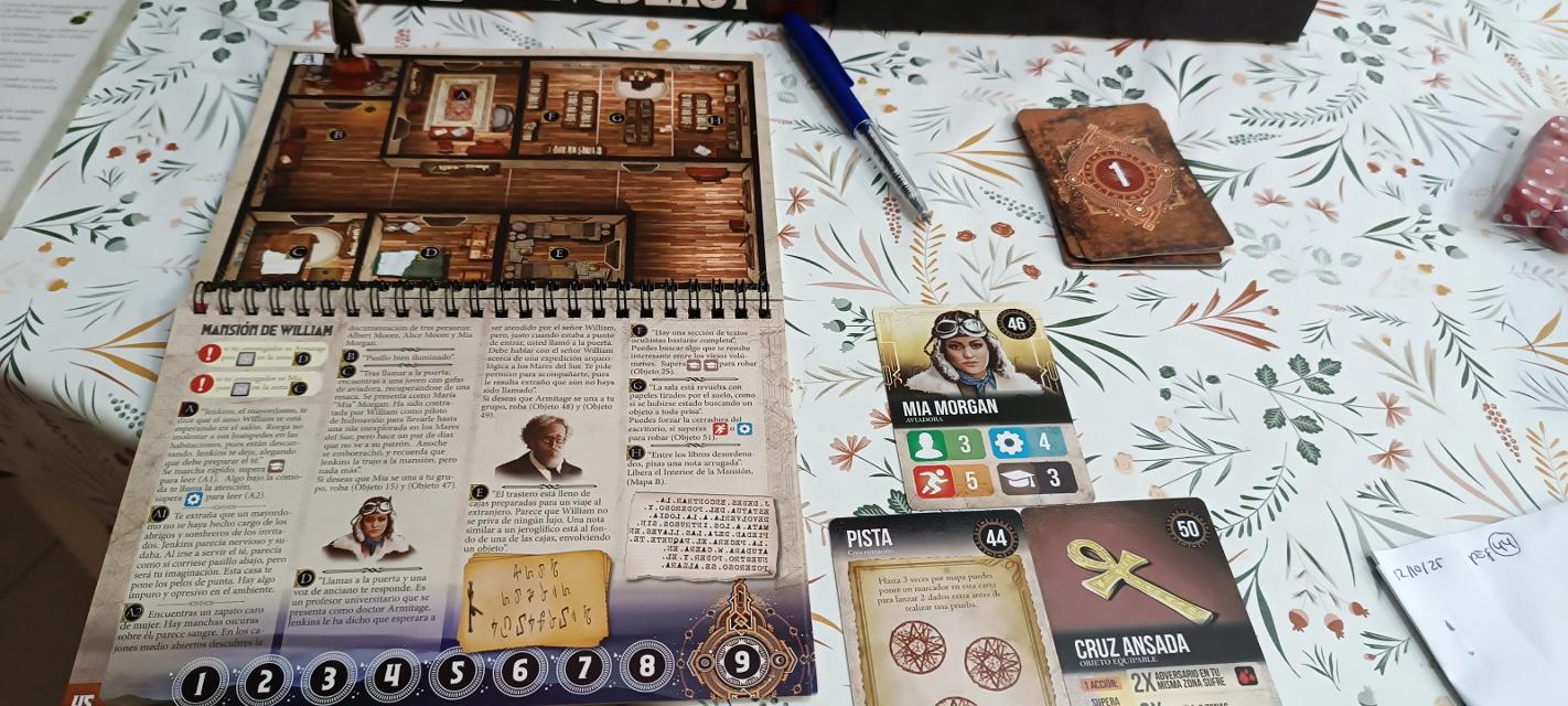 Aventura Z: Vol 1 Lovecraft on the table, photo by Viafora - Francesc