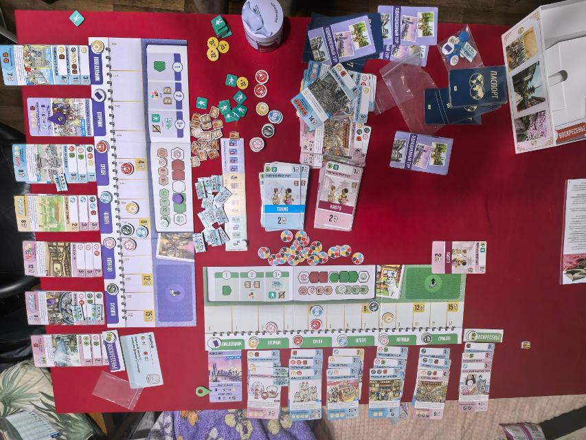 Let's Go! To Japan on the table, photo by Никита Исаев