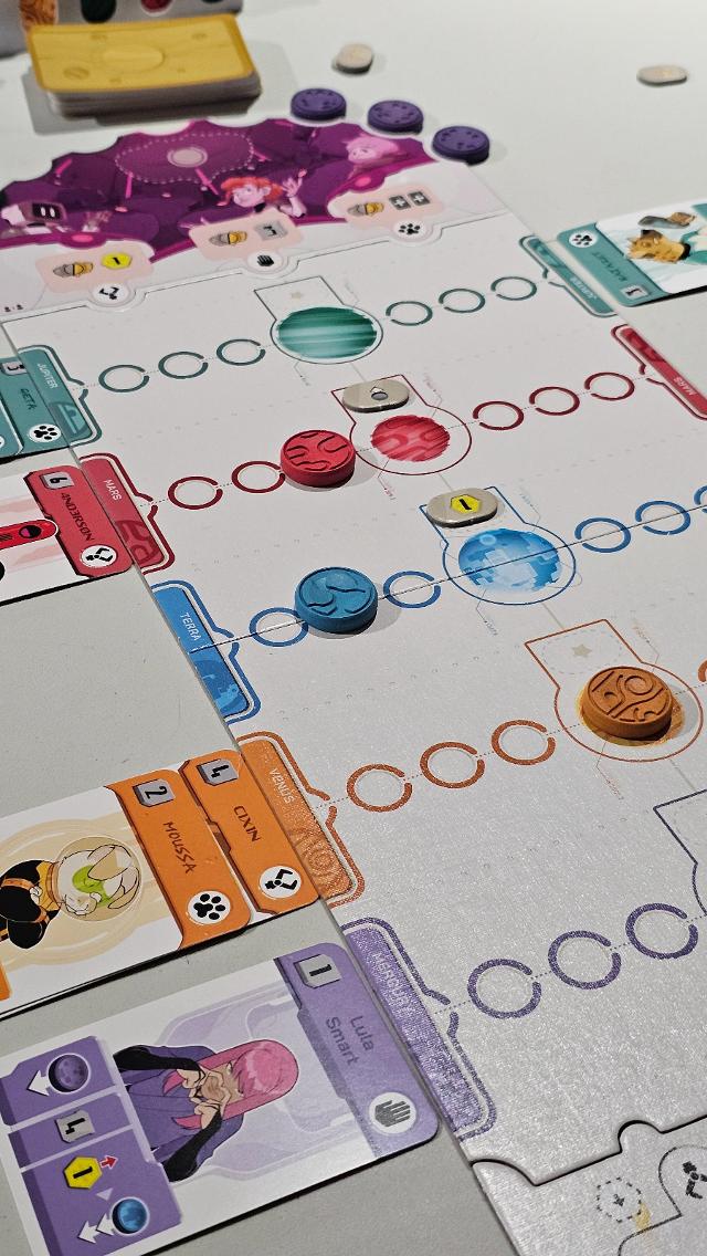 Zenith na stole, zdjęcie: Jugar y Leer