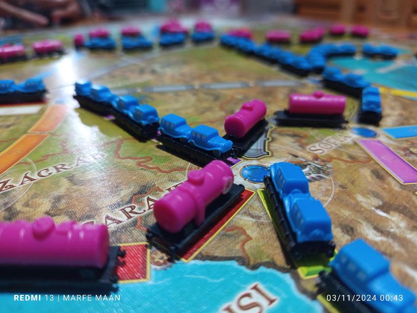 Ticket to Ride: Europe – 15th Anniversary auf dem Tisch, Foto von MarFe MaAn
