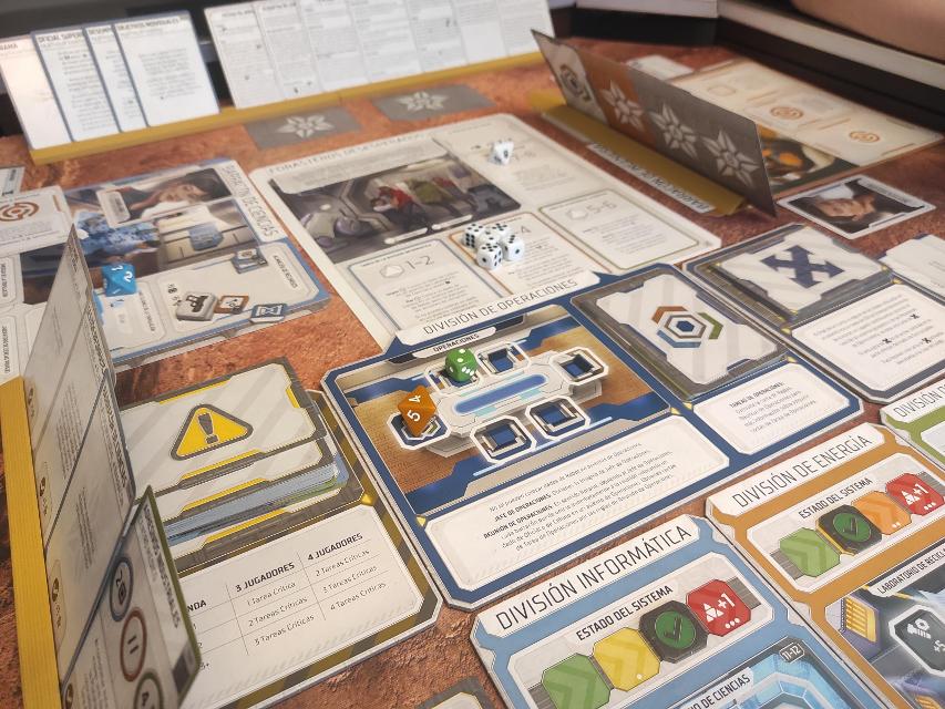 Gen7: A Crossroads Game on the table, photo by Cainneth