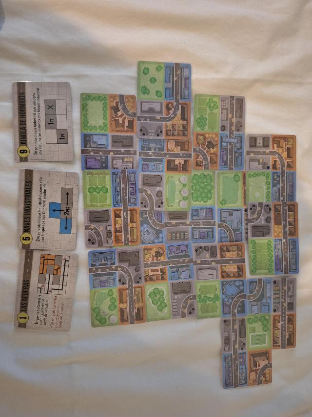 Sprawlopolis on the table, photo by Artur Rodríguez Coma