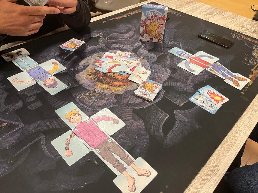 Everest Go! on the table, photo by Bruno Circulo Friki