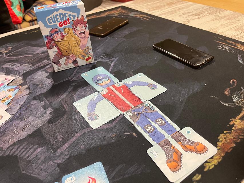 Everest Go! on the table, photo by Bruno Circulo Friki