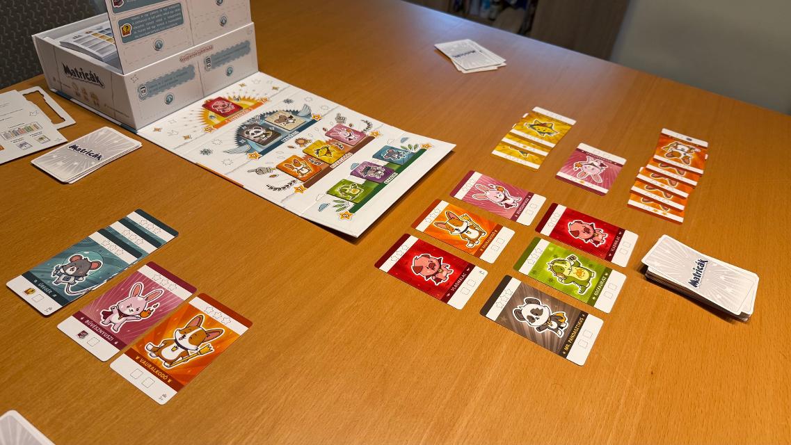 Stickers sur la table, photo de motkany91