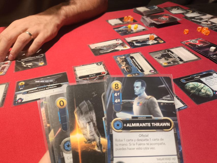 Star Wars: The Deckbuilding Game på bordet, foto af Heldisil
