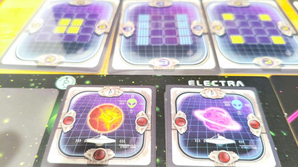 Galaxies: The UFO Project on the table, photo by Mochilo