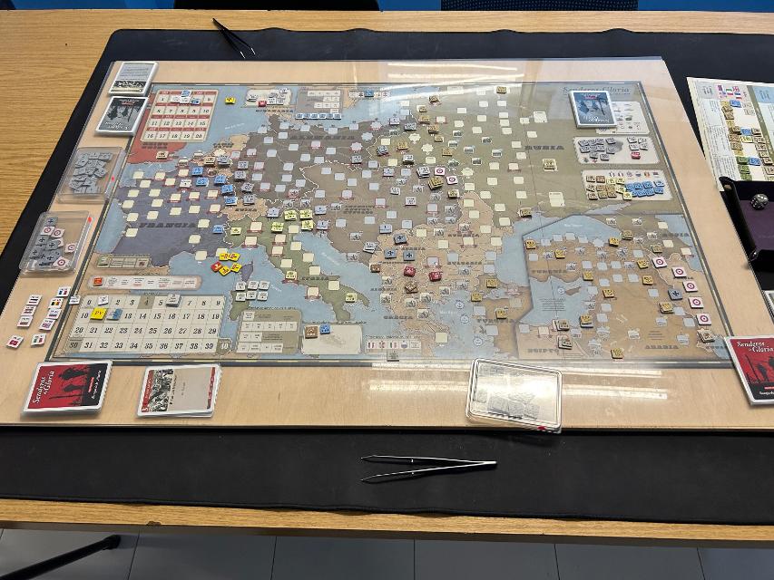 Paths of Glory op tafel, foto van Enol Martínez Pérez “MrTaikyo”
