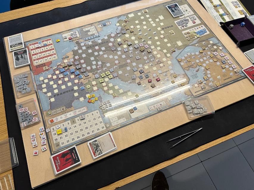 Paths of Glory op tafel, foto van Enol Martínez Pérez “MrTaikyo”