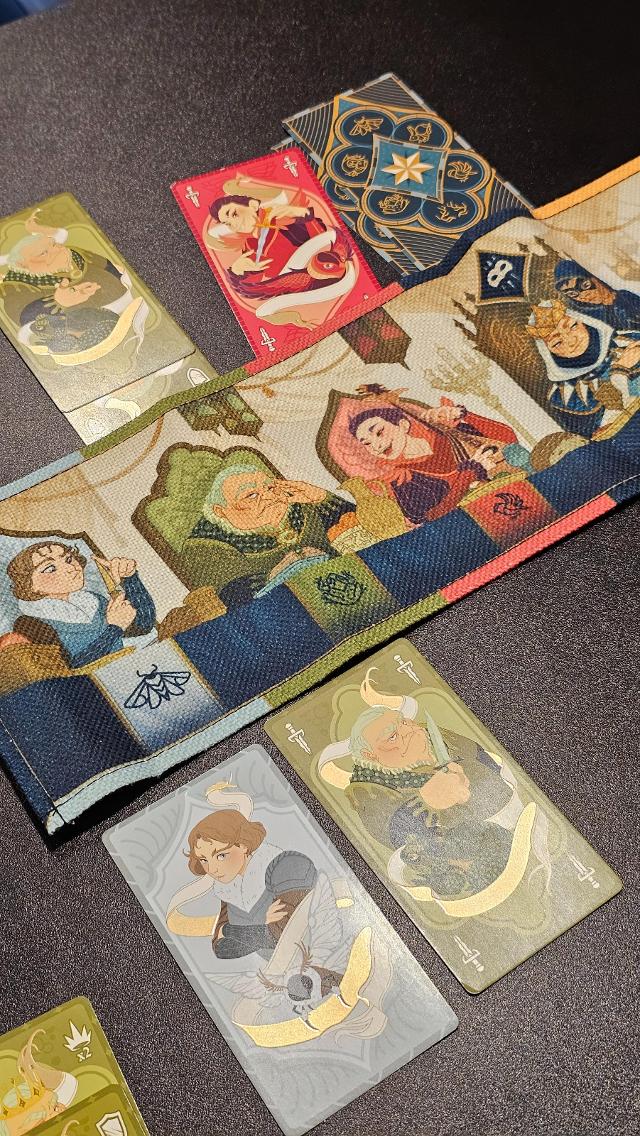 Cortesanos sobre la taula, foto de Jugar y Leer