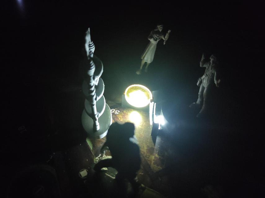 테이블 위의 AVGhost: Paranormal Investigation, 사진: Cainneth