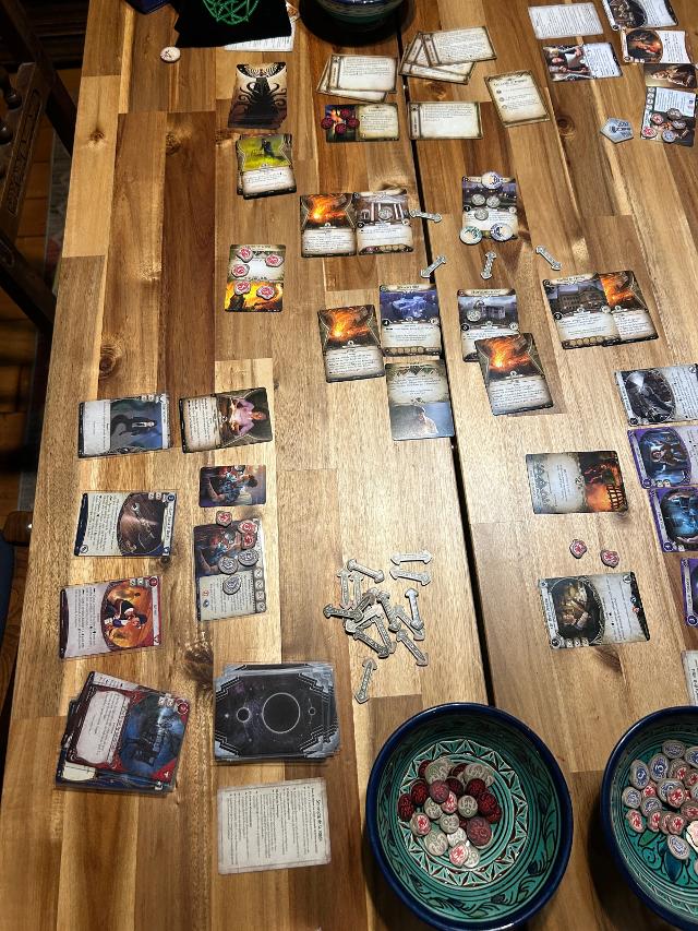 Arkham Horror: The Card Game on the table, photo by Enol Martínez Pérez “MrTaikyo”