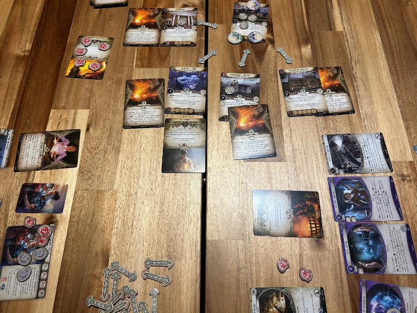 Arkham Horror: The Card Game on the table, photo by Enol Martínez Pérez “MrTaikyo”