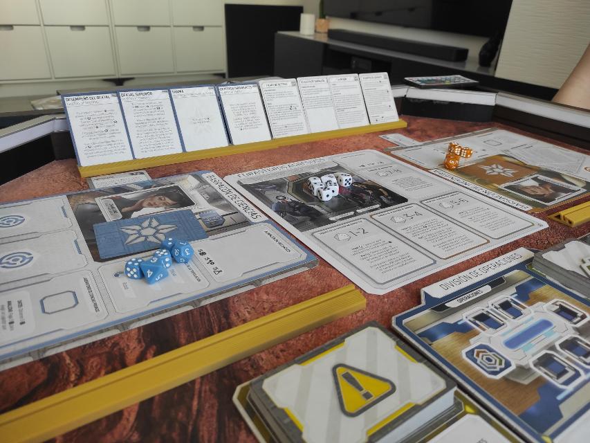 Gen7: A Crossroads Game on the table, photo by Cainneth