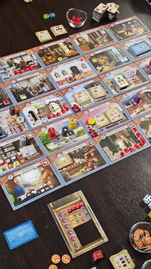 Istanbul: Big Box on the table, photo by Gent Canaj