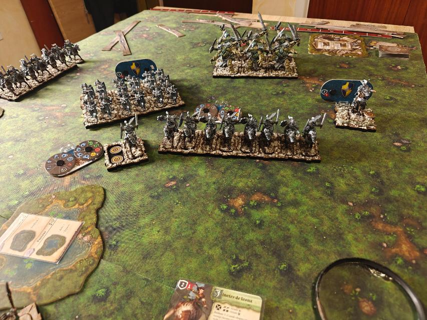 Runewars: Miniaturenspiel auf dem Tisch, Foto von Roger