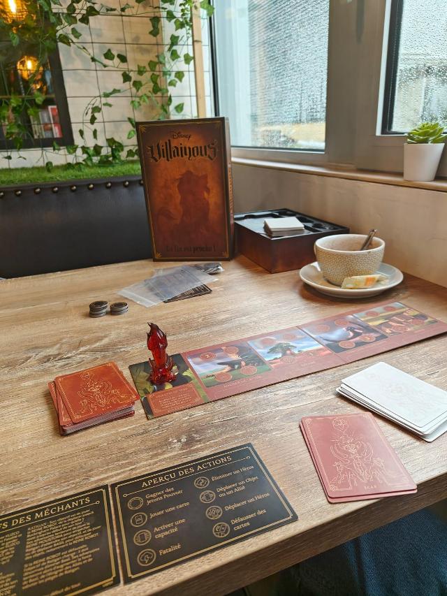 Disney Villainous: La fin est proche ! sur la table, photo de Sweetnesspanda