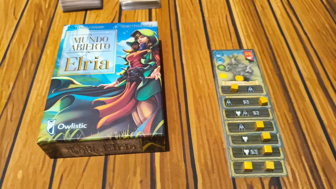 Mundo Abierto: Elria on the table, photo by Mochilo