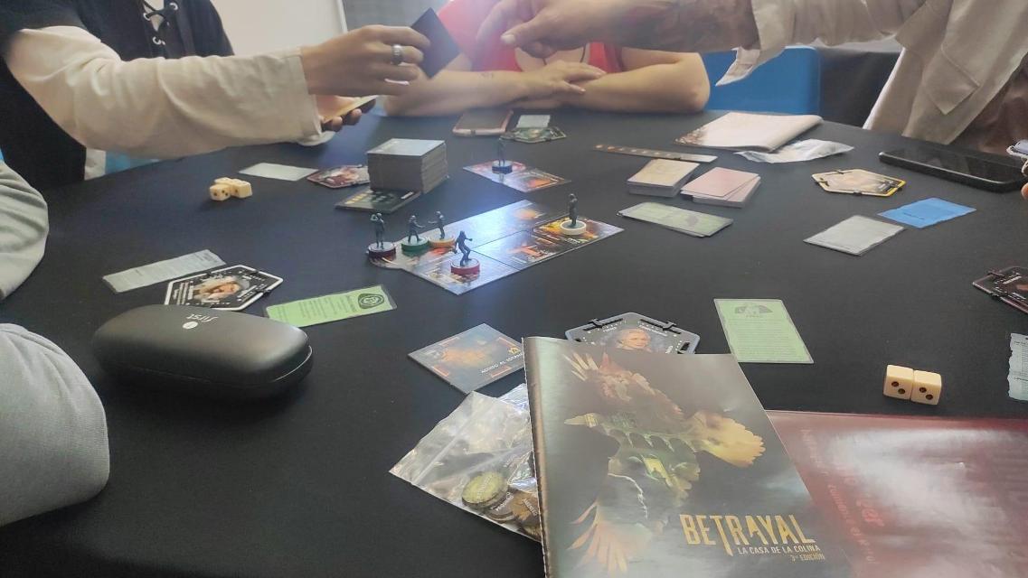 Betrayal at House on the Hill: 3rd Edition on the table, photo by Jaime Mayol