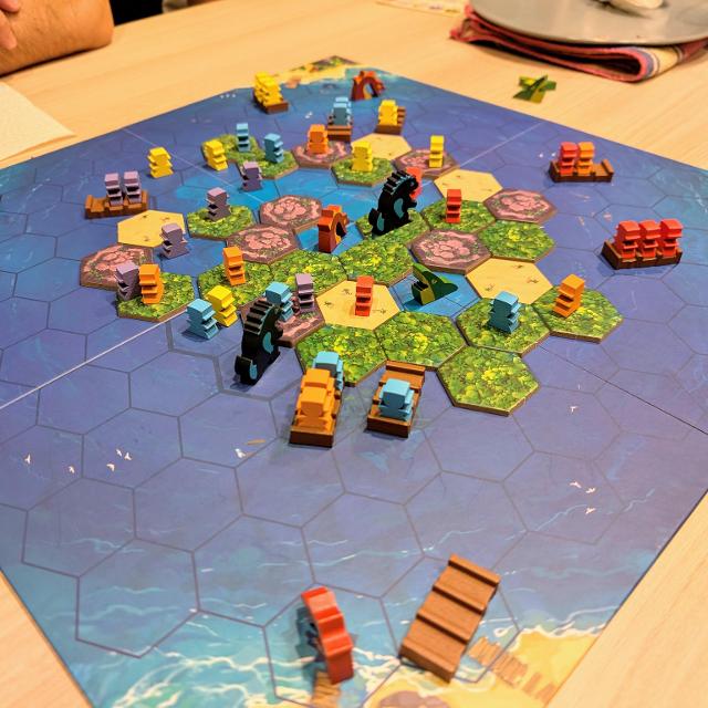 Survive The Island on the table, photo by Manolin FM
