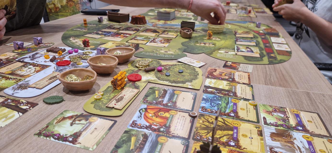 Everdell: The Complete Collection sobre la taula, foto de Pere