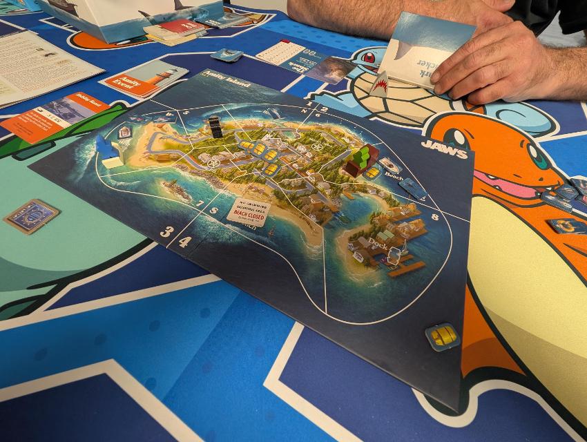 Jaws op tafel, foto van Brandon Storm